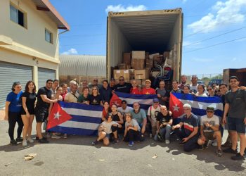 Se cargó en València nuevo contenedor sanitario, valorado en 500.000 euros, con destino a Camagüey, con apoyo económico del pintor cubano Michel Mirabal