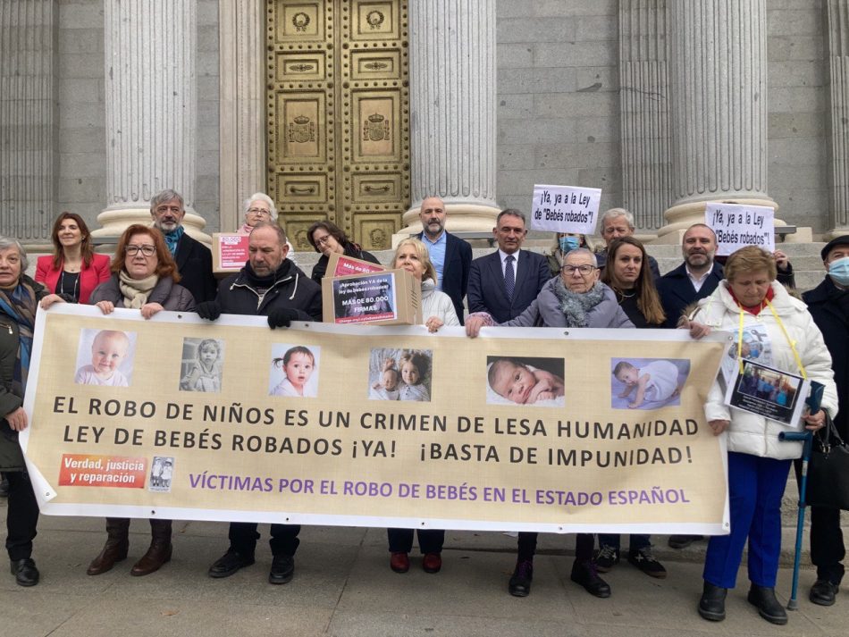 Izquierda Unida confirma a asociaciones de Derechos Humanos que impulsa de forma “prioritaria” la “firme defensa de la Ley de bebés robados” 