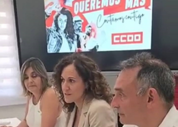 Enrique Santiago advierte que “PP y Vox no quieren sindicatos, igual que una reforma laboral que acabe con la precariedad, porque no quieren trabajadores y sí personas esclavas”