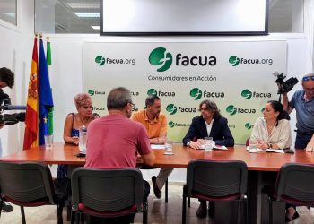 Sumar reforzará las “leyes y medidas” para luchar contra el “abuso de algunas corporaciones sobre los consumidores”