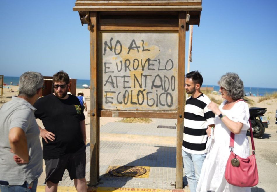 Adelante Andalucía pedirá en el Parlamento Europeo el desmantelamiento del carril Eurovelo sobre la duna