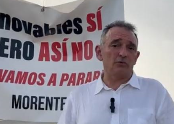 Enrique Santiago traslada desde Córdoba el compromiso de Sumar para “sacar adelante una legislación de uso racional del territorio respecto a la instalación de fotovoltaicas”