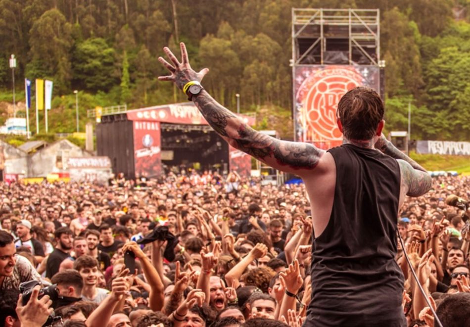 FACUA Galicia denuncia al Resurrection Fest por imponer la pulsera cashless y quedarse con dinero