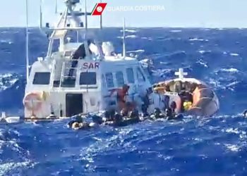 Al menos 41 migrantes mueren en un nuevo naufragio frente a la isla italiana de Lampedusa