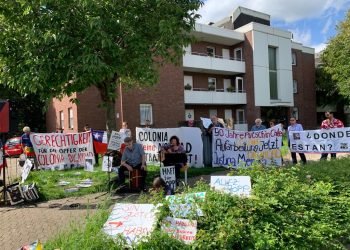 Escrache en Alemania contra uno de los responsables de abusos a menores, torturas, asesinatos y desapariciones en la Colonia Dignidad durante la dictadura de Pinochet