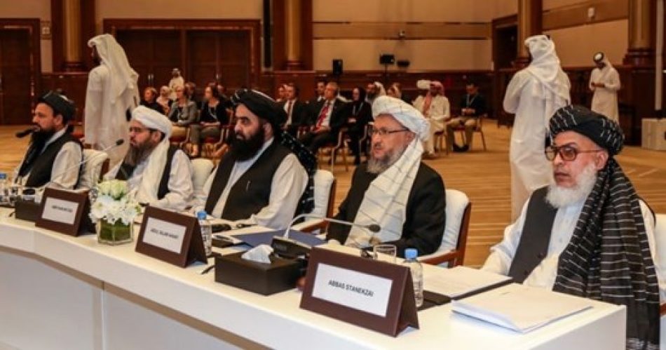 Funcionarios de EE. UU. se reúnen con los talibanes en Qatar