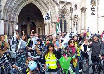 Tour ciclista en Londres por la libertad de Julián Assange
