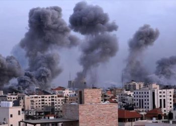 Israel ataca edificio de medios en Gaza; mueren tres periodistas