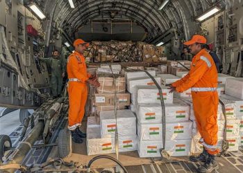 Continúa la llegada a Egipto de aviones cargados con ayuda humanitaria a Gaza