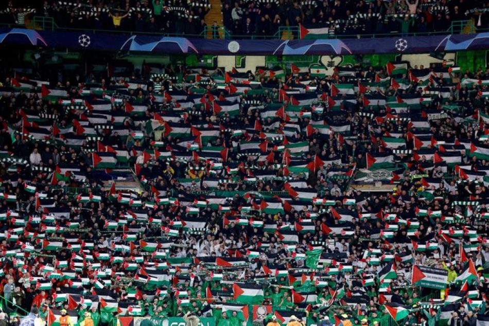 Hinchada del Celtic muestra apoyo a Palestina, pese a costarle multas