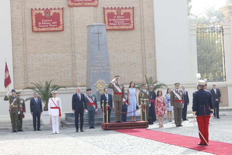 Izquierda Unida reclama explicaciones sobre la vulneración de la Ley de Memoria con un tapiz de homenaje al dictador Franco durante la jura de Leonor de Borbón 