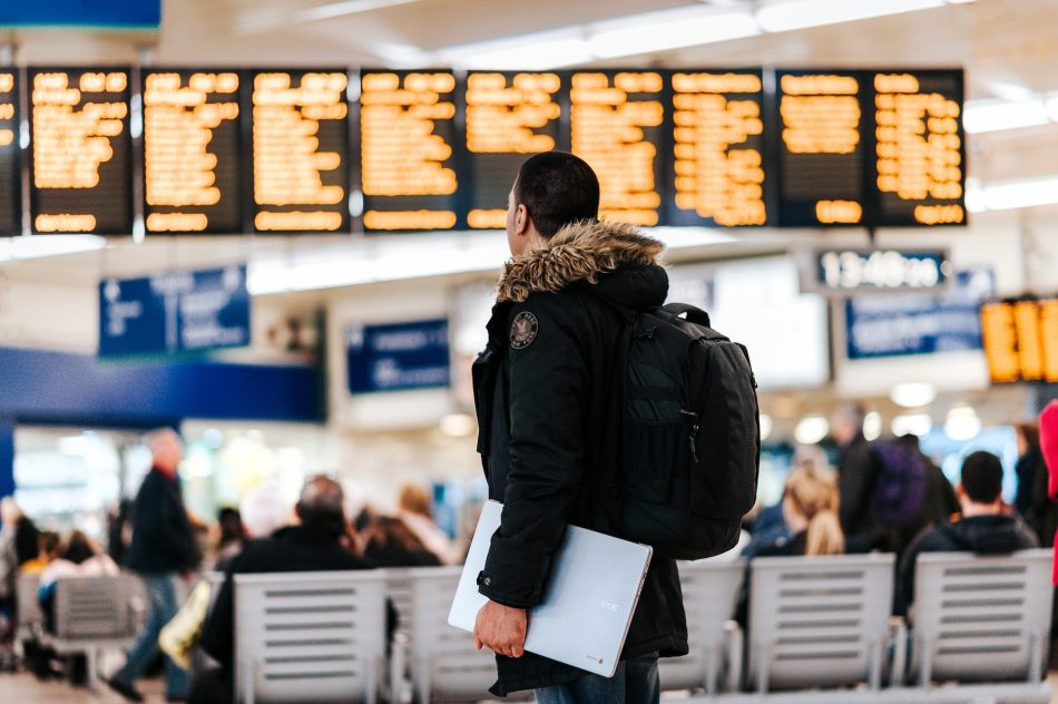 Qué puedes reclamar si tu vuelo se retrasó por las evacuaciones en Francia