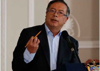 Alerta presidente de Colombia sobre golpe constitucional