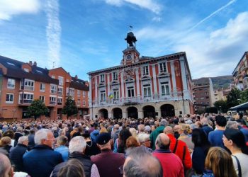 Mieres despide a su alcalde, Aníbal Vázquez