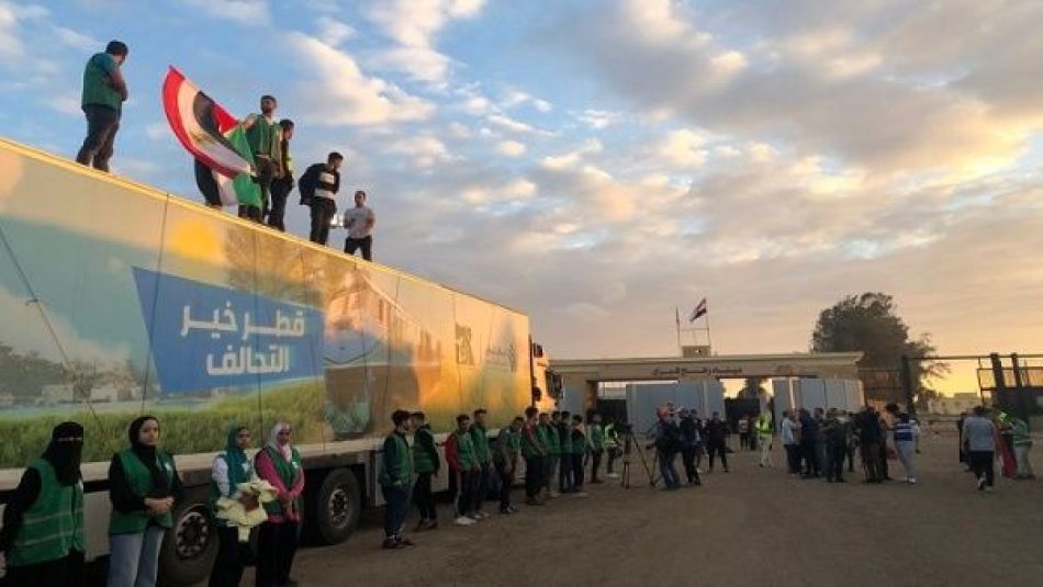 Llega a Gaza mayor convoy desde inicio de ataques israelíes