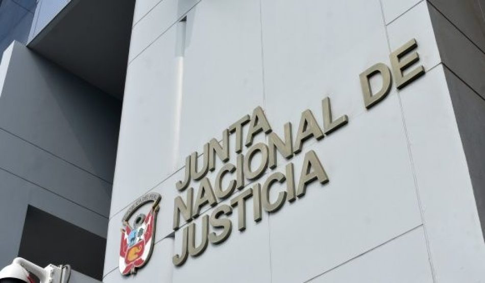 Suspenden destituciones contra miembros de la JNJ de Perú