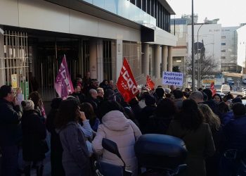 Apoyo total de la plantilla de editorial Anaya en la protesta por los despidos ejecutados por la empresa