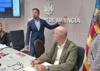 Compromís propone que las Corts reprueben el Teniente de Alcalde de València de Vox por sus posicionamientos aporofóbicos y racistas