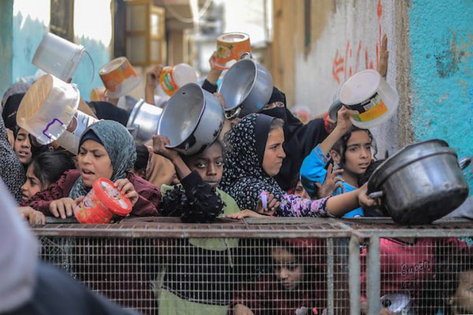 Gazatíes mueren de hambre y soldados israelíes queman alimentos