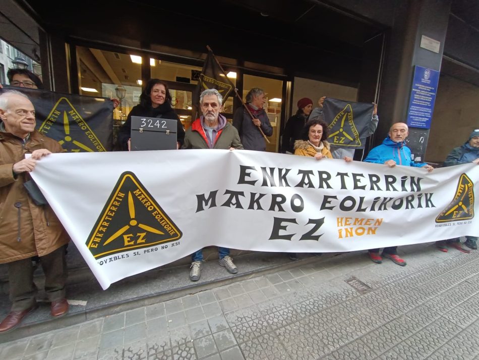 La plataforma Enkarterrin Makroeolikorik Ez registra más de 3000 alegaciones populares contra el proyecto de la central eólica en el cordal Alen Mello