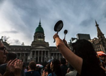 Sin la ayuda de las fuerzas del cielo, Milei se enfrenta a la dura realidad