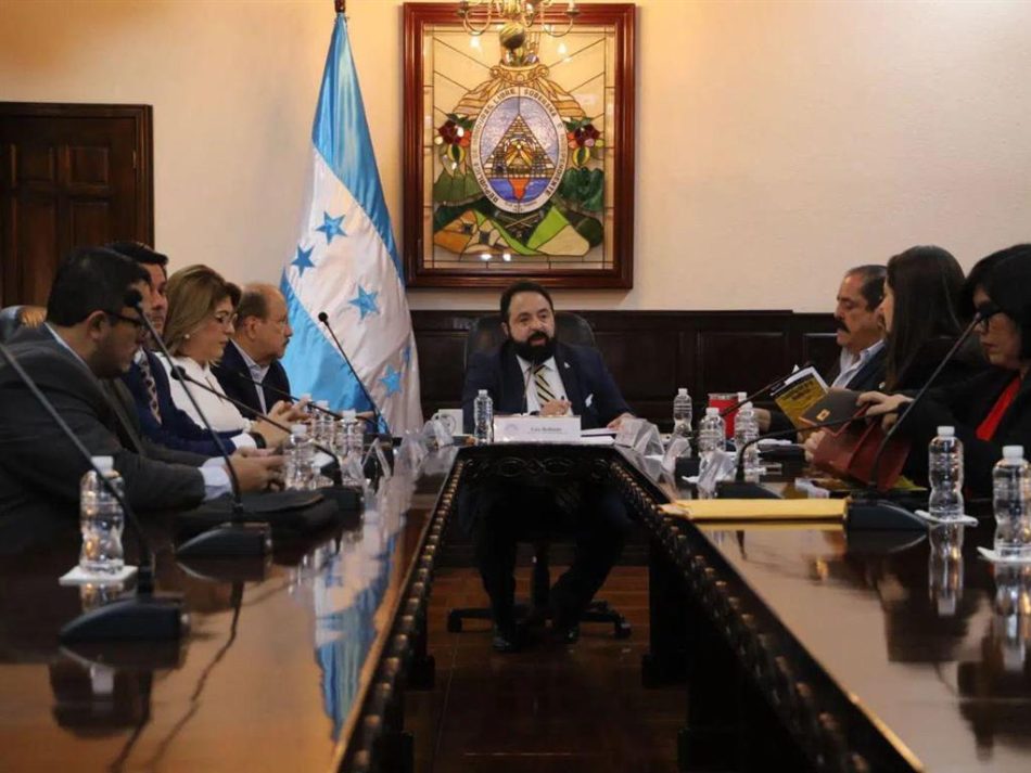 Convocan a diálogo legislativo en Honduras