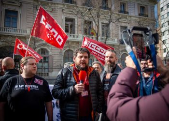 CCOO se manifiesta para que la dirección de la Fábrica Nacional de Moneda y Timbre cumpla lo firmado