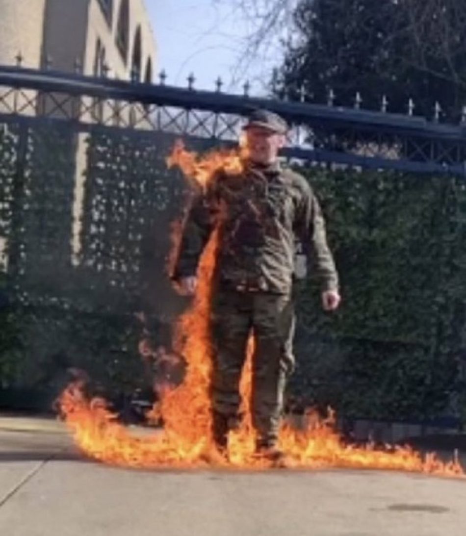 Soldado se inmola frente a embajada de Israel en EEUU: “Ya no seré cómplice del genocidio. Palestina libre!”