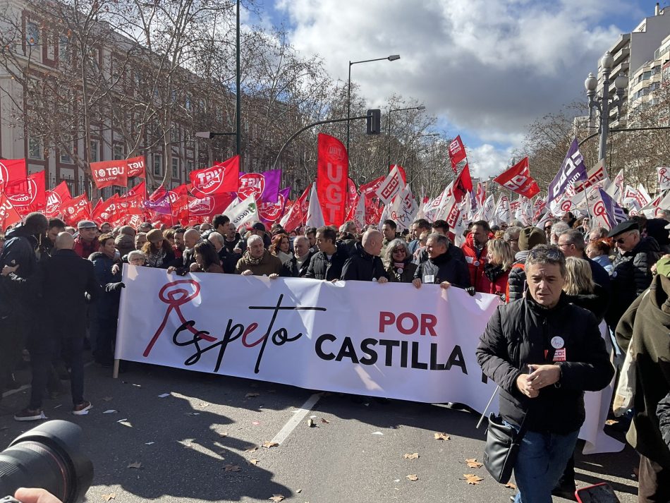 Miles de personas salen a las calles de Valladolid para exigir respeto a la Junta