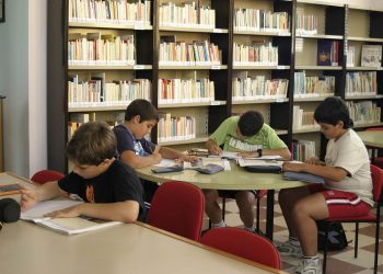 La Confluencia en Jerez denuncia que cada vez que gobierna el PP cierra las bibliotecas de barrio