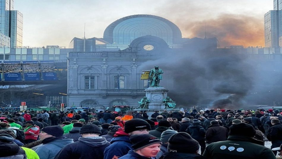 Agricultores protestan en Bruselas contra acuerdos de libre comercio