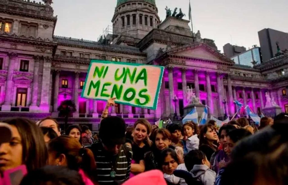 Mujeres marchan en Argentina, pese a la Policía y la lluvia