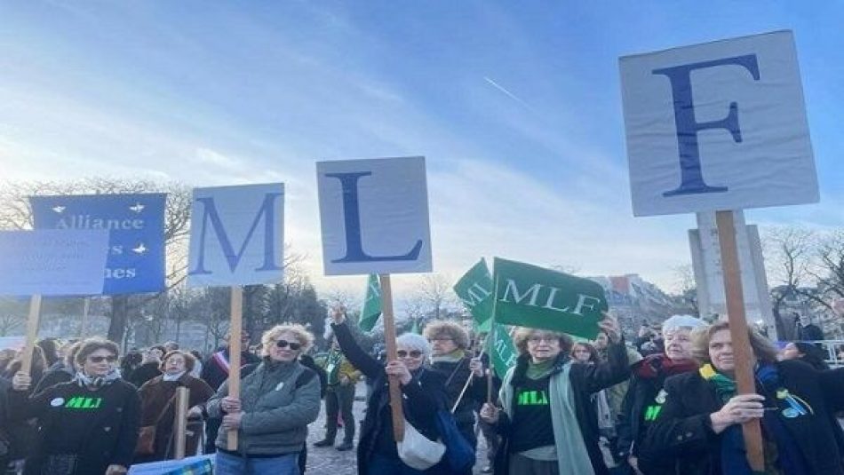 Parlamento francés aprueba el aborto en su Constitución