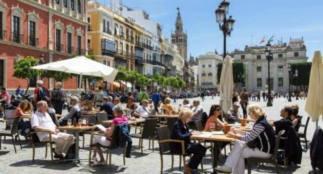 FACUA Sevilla critica el planteamiento del Ayuntamiento de una tasa turística diseñada por y para los operadores turísticos