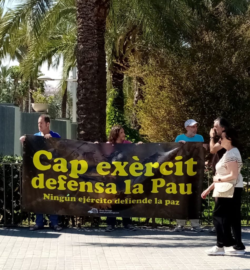 Protesta en la Jura de Bandera de Elche