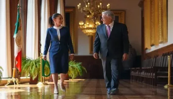 López Obrador y Sheinbaum abordan profundización de 4T