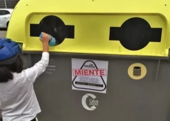 Una investigación revela que Ecoembes manipula las cifras de la recogida de botellas para su reciclaje