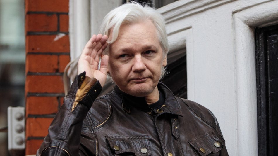 Gustavo Petro invita a Assange a visitar su país