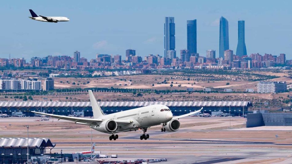 Las partículas ultrafinas de los aviones pueden provocar enfermedades graves a ocho millones de personas que viven cerca de los aeropuertos españoles