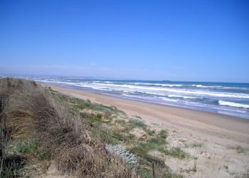 Compromís presenta alegaciones al Anteproyecto de ley “que desprotege la costa para dejarla en manos de los especuladores”