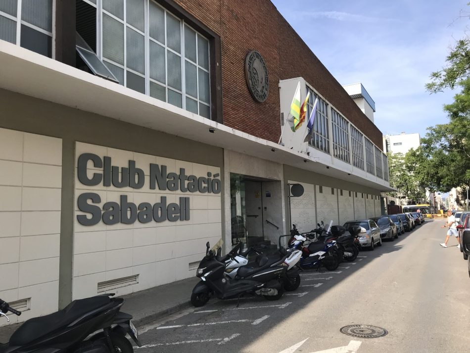 Retallen el 40% de la plantilla de neteja del Club Natació Sabadell