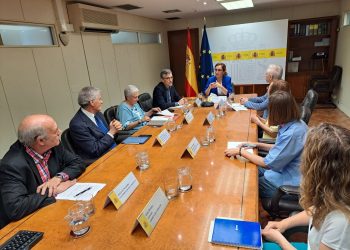 Mónica García aborda con la Plataforma de Mayores y Pensionistas los retos en la salud de las personas mayores