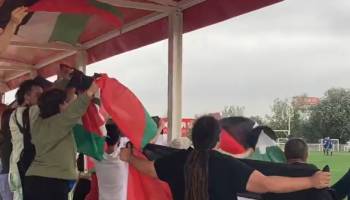 Un jugador de rugby israelí agrede violentamente a activistas propalestinos en Sevilla