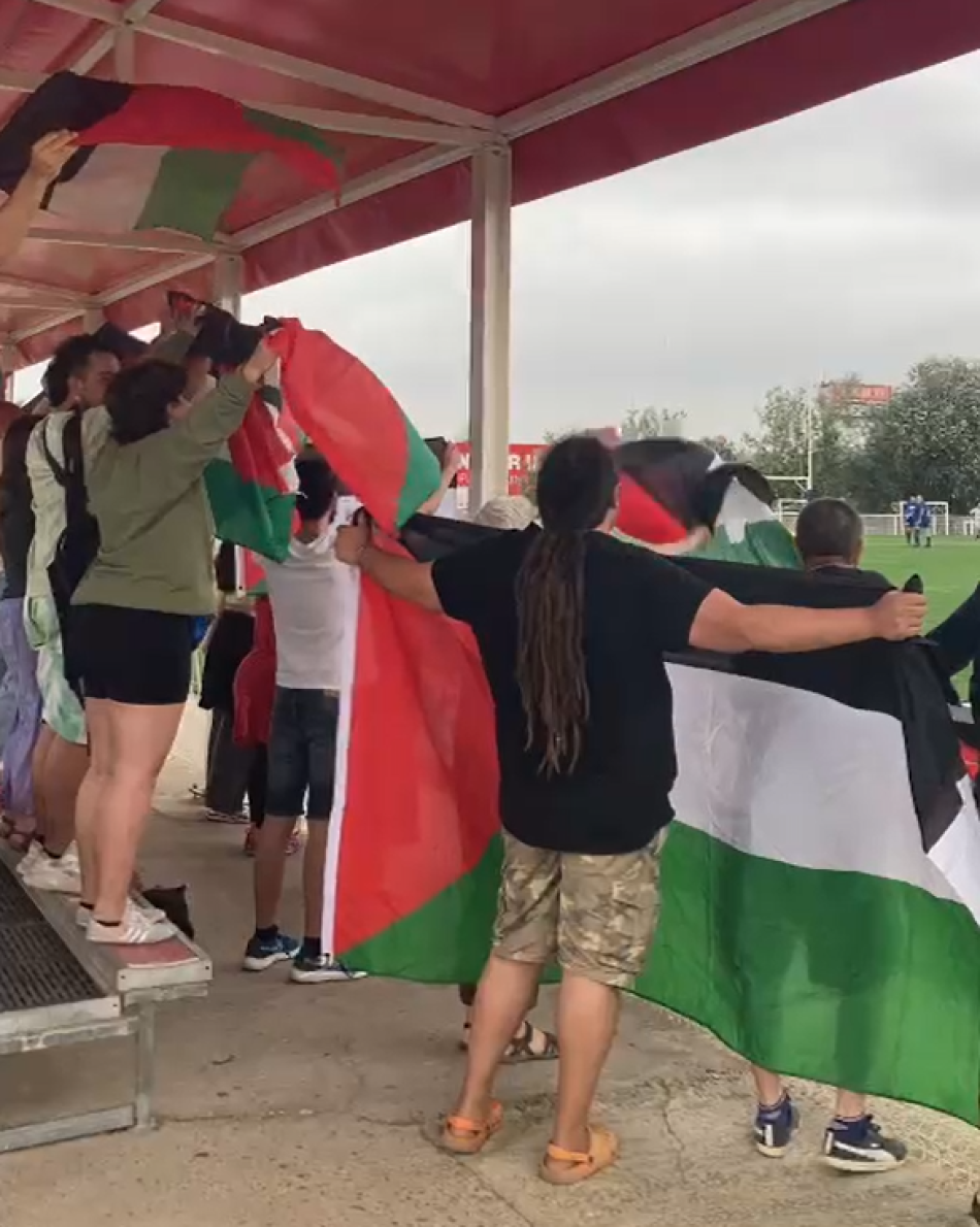 Un jugador de rugby israelí agrede violentamente a activistas propalestinos en Sevilla