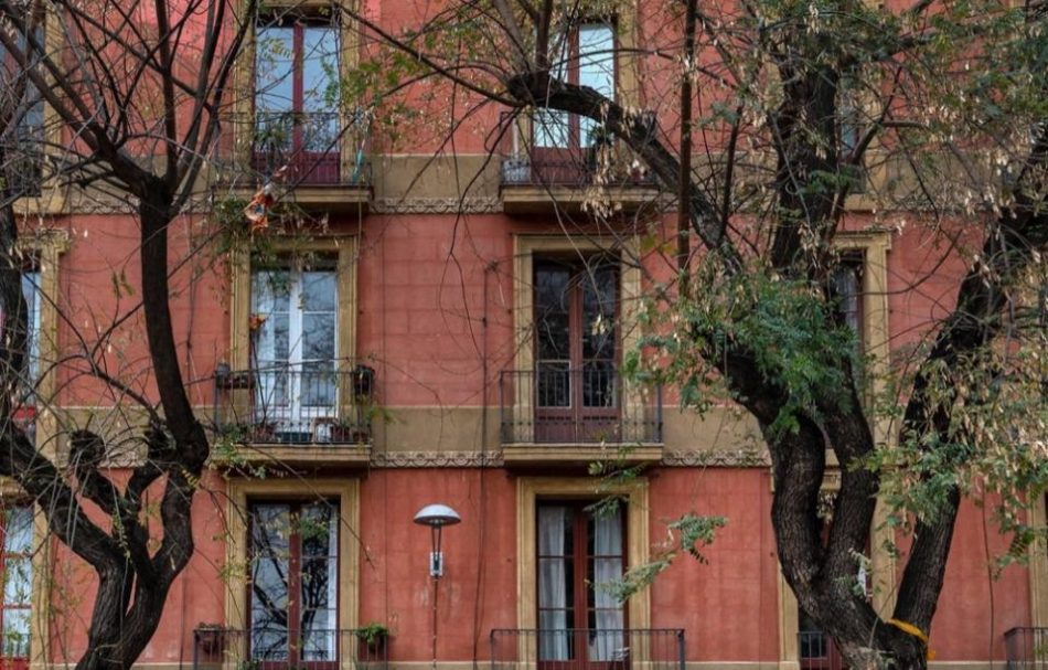 El Ayuntamiento de Barcelona apuesta por eliminar todos los pisos turísticos en noviembre de 2028 y destinarlos a uso residencial