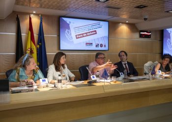 FETAP-CGT reúne en Madrid a juristas, políticos, sindicalistas y expertos para exigir la fijeza de las trabajadoras interinas y valorar las últimas novedades legales sobre el conflicto