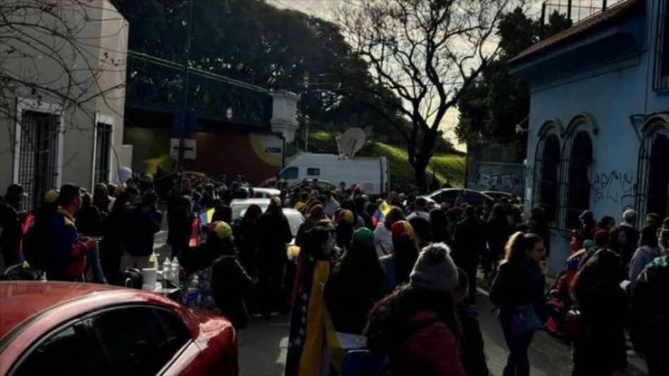 Venezuela denuncia asedio a su embajada e injerencias de Argentina