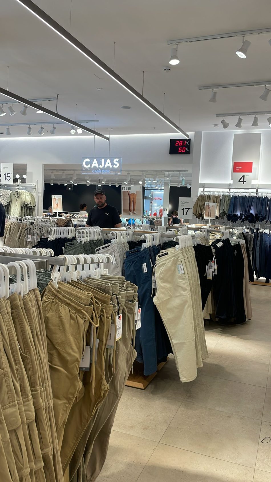 CGT denuncia temperaturas excesivas en Zara-Lefties Sagunto