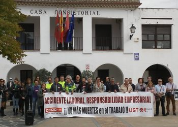 Concentración en Torrejón de la Calzada para condenar el accidente laboral mortal de un trabajador en la autovía A-42