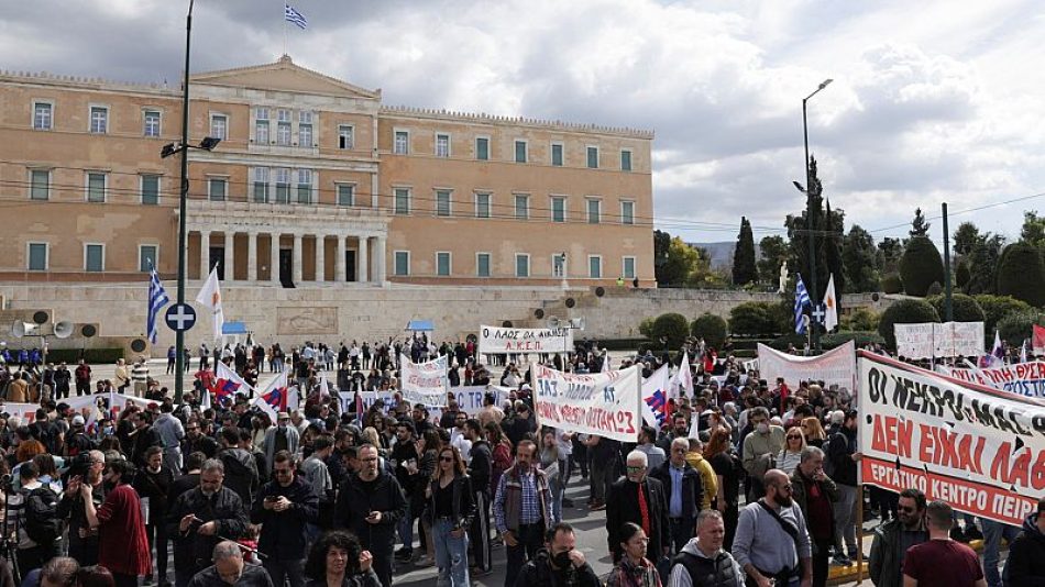 Grecia retrocede en derechos laborales tras imponer el Gobierno conservador 48 horas semanales y un segundo empleo con jornadas de hasta 13 horas